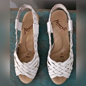 Elegant Nouvelle White Woven Women's Sandals Sz 7